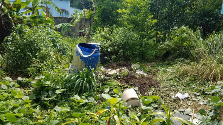 Sau khi tiếp nhận hiện trường, cơ quan Công an tiếp tục phát hiện trong phuy nhựa xác chết thứ hai cũng đang trong quá trình phân hủy. 