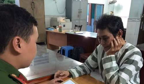 Bat ke hiep dam con gai va chau ruot khi dang ngu-Hinh-2