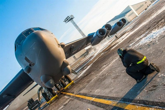 Với những nâng cấp mới nhất cho phép máy bay ngoài mang bom thông thường và thông minh, B-52H còn có khả năng mang theo các tên lửa hành trình tấn công tầm xa và cả sử dụng trong nhiệm vụ tấn công hạt nhân đối phương.