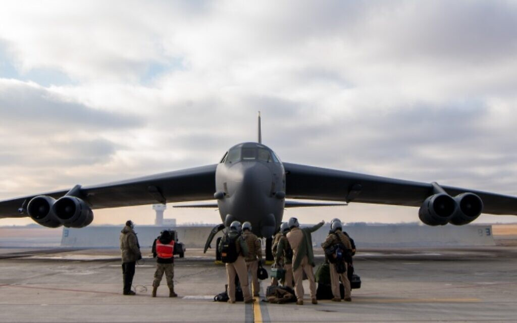 Israel và Saudi Arabia có một lực lượng vũ trang rất hiện đại, trong đó trọng tâm của hai quốc gia này chính là không quân với nhiều chiến đấu cơ tối tân có khả năng thực hiện đòn tấn công tầm xa.