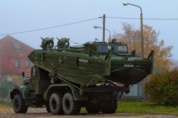 Trọng lượng cơ bản của chiếc MBK-T là 6.000 kg. Công suất động cơ diesel lên tới 180 mã lực, cho tốc độ lớn nhất đạt 17 km/h. Nguồn nhiên liệu có sẵn cung cấp 20 giờ hoạt động liên tục.