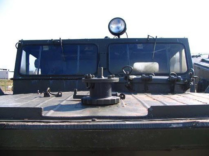 Được biết ca-nô điện từ BMK-T là một thành phần rất quan trọng của bộ cầu phao PMP do Nga sản xuất và được Binh chủng Công binh Việt Nam khai thác, sử dụng trong một thời gian khá dài.