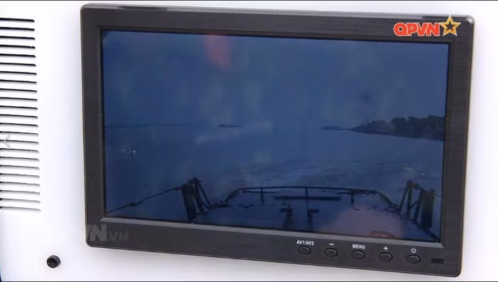 Bình luận của RG cho rằng phương tiện trên hiện có một máy quay video và thiết bị đặc biệt trên khoang. Việc quản lý được thực hiện thông qua một tổ hợp thiết bị điều khiển từ xa di động khá nhỏ gọn.