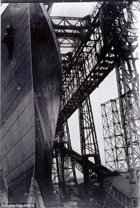 Trong chuyến ra khơi đầu tiên và cũng là cuối cùng - ngày 10/4/1912, tàu Titanic đã có chuyến hành trình khởi hành từ Southampton đến New York Mỹ.