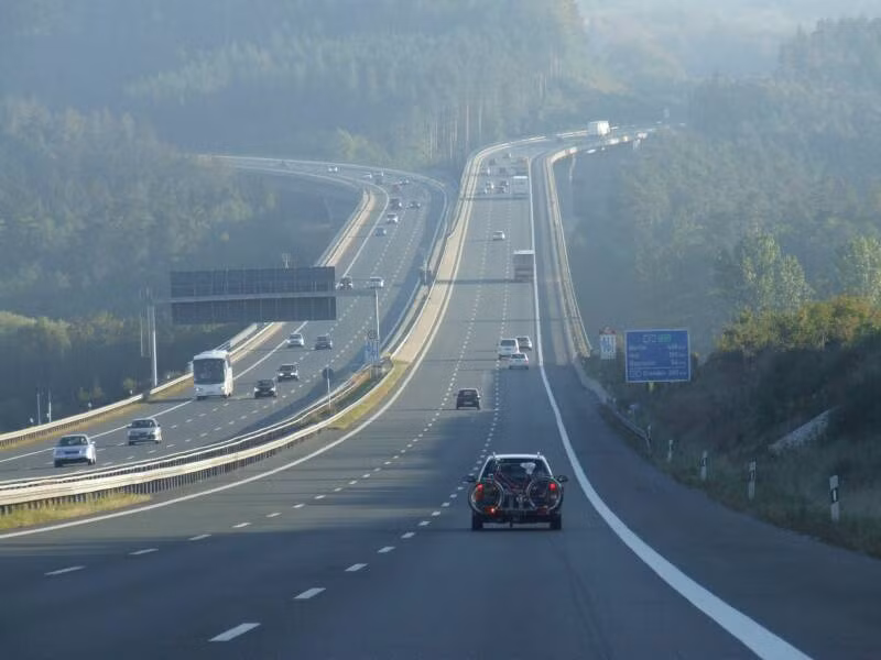 Chính quyền Đức cấm không được phép hết xăng trên đường cao tốc Autobahn.