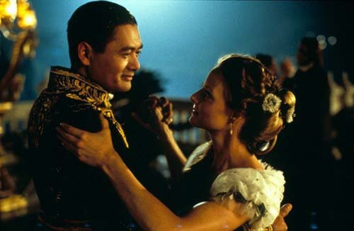 Thái Lan cấm chiếu bộ phim "Anna and the King" (Quân vương và Thiếp) vì tác phẩm này bóp méo sự thật. Bởi lẽ, nội dung bộ phim không tôn trọng chế độ quân chủ của Thái Lan khi kể về cuộc tình của vị vua Thái Lan và một người phụ nữ châu Âu.