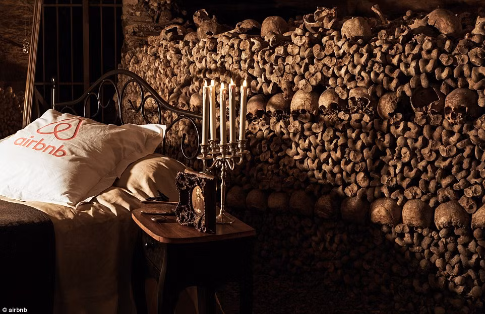 Khi đến hầm mộ Paris, sự dũng cảm của con người được thể hiện khi đối diện với hàng triệu bộ hài cốt. Do đó, không phải ai cũng đủ can đảm, dám đặt chân đến nơi đây.