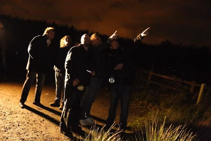 Trong vài năm qua, thị trấn Bonnybridge ở Scotland nhận được hàng ngàn báo cáo nhìn thấy UFO. Với dân số dưới 700 người, mỗi năm có khoảng 300 trường hợp báo cáo nhìn thấy UFO. Do vậy, nơi đây được cho là địa điểm lý tưởng để nhìn tận mắt UFO và người ngoài hành tinh.