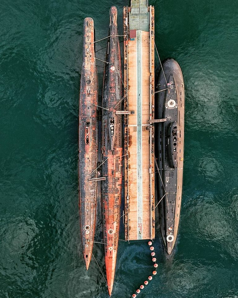 Dựa vào tình trạng của hai tàu ngầm Foxtrot (Zaporizhzhia của Ukraine) và Romeo (cũng có thể là của Ukraine) thì chúng đều đã xuống cấp nghiêm trọng và khó có thể hoạt động trở lại. Nguồn ảnh: Military Armed Forces.