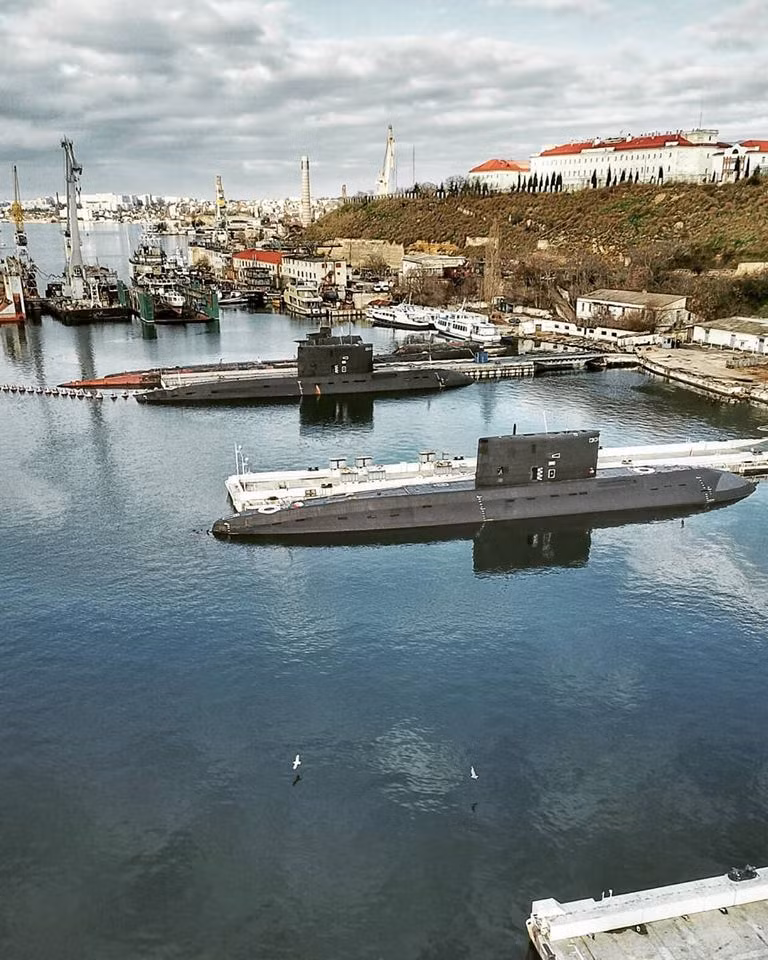 Việc Nga giữ các tàu chiến của Ukraien ở Sevastopol cũng một tình huống bất đắc dĩ khi những còn tàu này gần như không có giá trị sử dụng, bản thân phía Ukraine cũng chẳng mặn mà đòi lại chúng. Nguồn ảnh: Military Armed Forces.