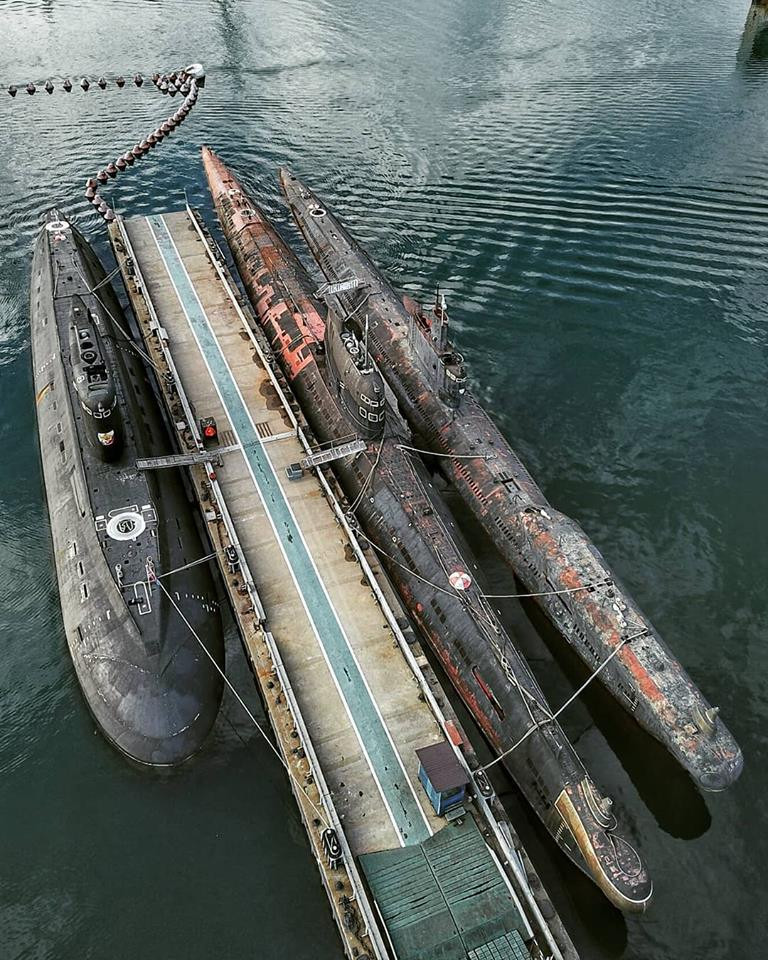 Rất có thể trong tương lai gần Hải quân Nga sẽ tiến hành tháo dỡ hai con tàu này, vì cơ bản chúng đều là lớp tàu ngầm tấn công thông thường nên quá trình tháo dỡ không quá phức tạp như các tàu ngầm hạt nhân. Nguồn ảnh: Military Armed Forces.