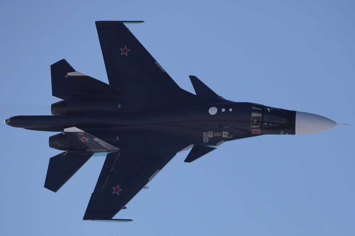 Chiến đấu cơ này có cấu trúc cánh, đuôi và động cơ giống với Su-27/30, nhưng có cánh mũi như Su-30SM và Su-33 để tăng ổn định trong khi bay và giảm bớt các lực kéo có hại ở mũi. Nguồn ảnh: ausairpower.net