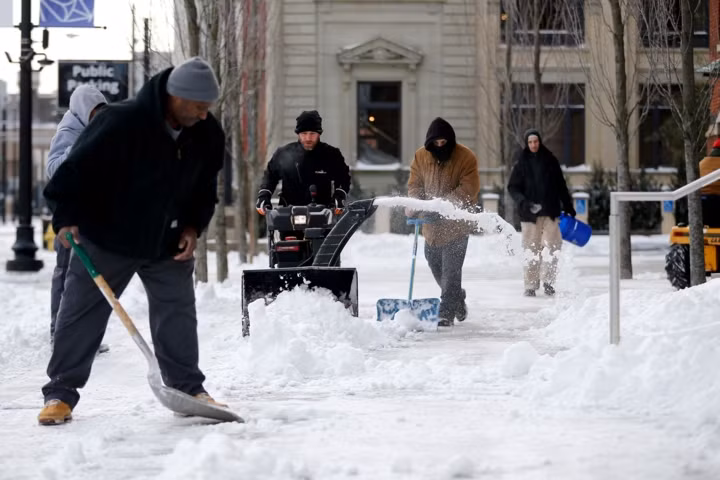 Trận bão tuyết lần này cũng khủng khiếp không kém trận bão tuyết tràn về khu vực miền Đông nước Mỹ cách đó hơn 1 tuần.