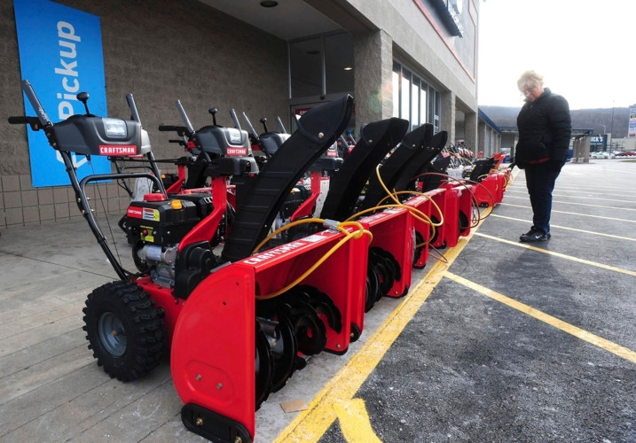 Những chiếc xe dọn tuyết cỡ nhỏ cũng là mặt hàng được nhiều gia đình quan tâm.