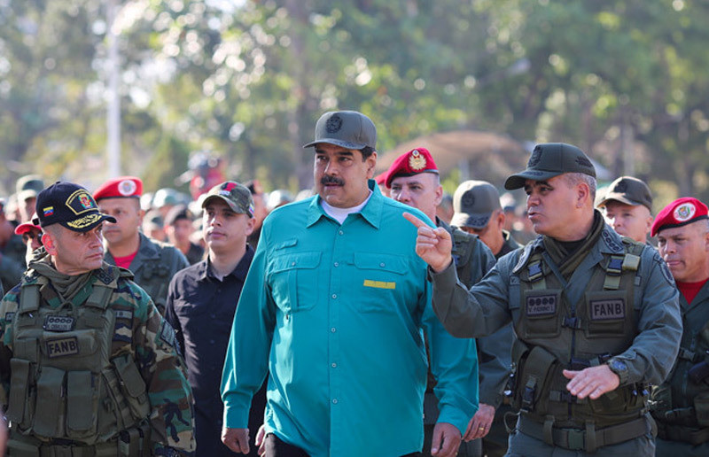 Tong thong tu xung Venezuela mat dam voi quan doi-Hinh-3