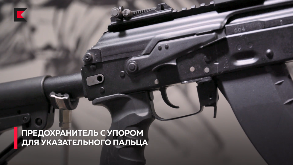 Súng AK-12 sử dụng cơ chế bắn lên đạn bằng khí nén với khóa nòng xoay với trích khí dài, nó có tốc bắn trung bình từ 600-700 viên/phát với sơ tốc đầu nòng lên đến 900m/s. Tầm bắn hiệu quả của AK-12 rơi vào khoảng 440m và sử dụng đạn tiêu chuẩn 5.45×39mm tương tự như AK-74. Nguồn ảnh: Kalashnikov.