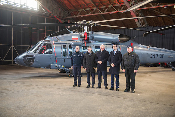 Ba Lan mua may bay truc thang Black Hawk trang bi cho quan doi