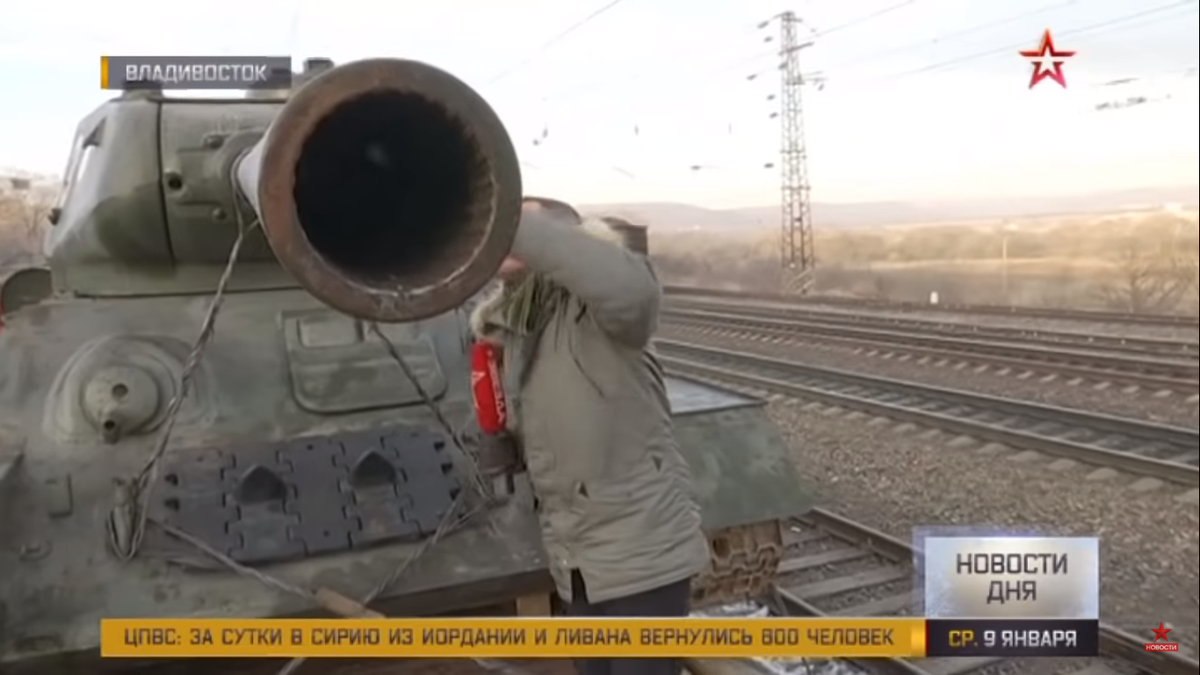 Có một điều khá trùng hợp là trong tháng 12 năm ngoái, Nga đã bàn giao cho Quân đội nhân dân Lào những xe tăng chiến đấu chủ lực T-72B1MS “đại bàng trắng” đầu tiên, chúng quá cảnh tại cảng Tiên Sa của Việt Nam trước khi được vận chuyển về nước bạn bằng đường bộ. Nguồn ảnh: Zvezda.