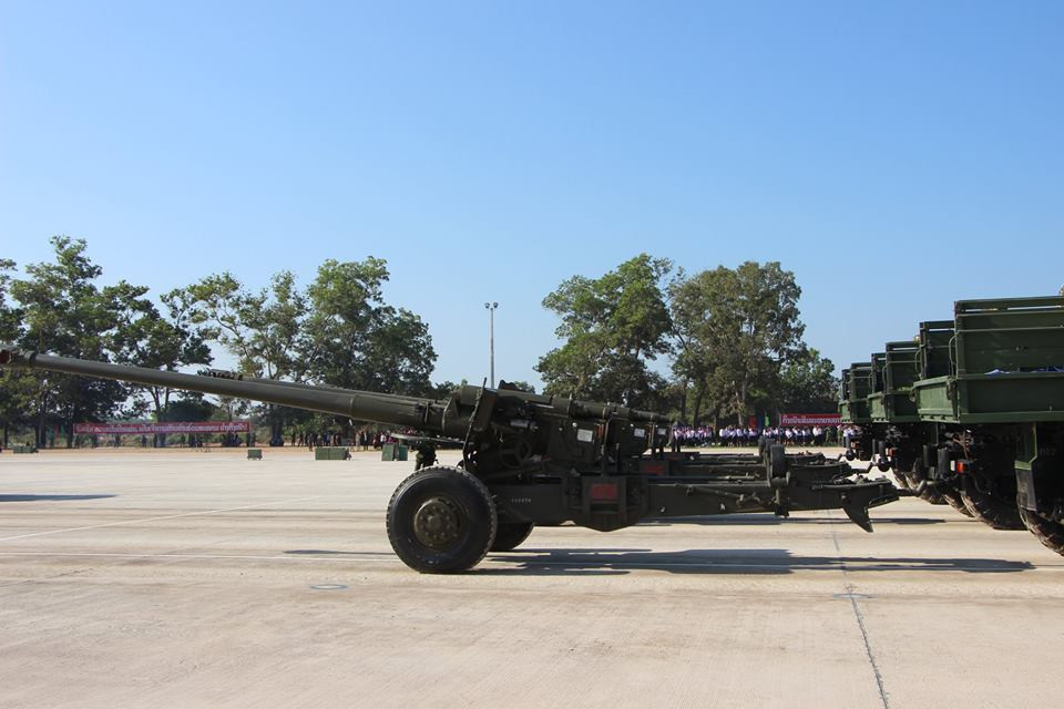 Pháo kéo M-46 của Lục quân Lào tham gia duyệt binh tại Phonhong. Nguồn ảnh: Lao National Radio.