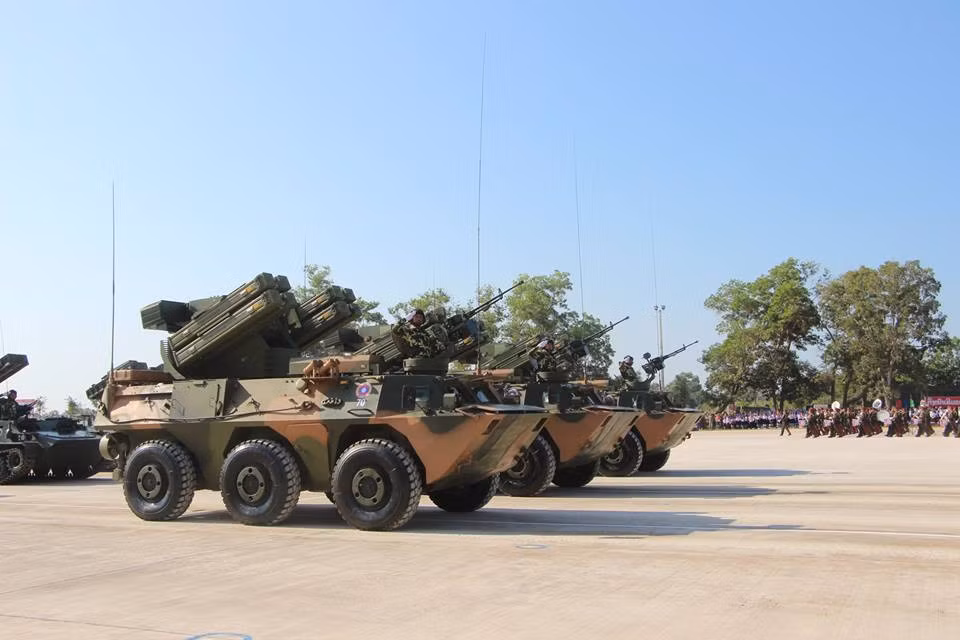 Hệ thống tên lửa phòng không tầm thấp Yitian của phòng không Lào, được trang bị tên lửa đất đối không Tianlong 6 có tầm tác chiến hiệu quả lên đến 6.000m. Nguồn ảnh: Lao National Radio.