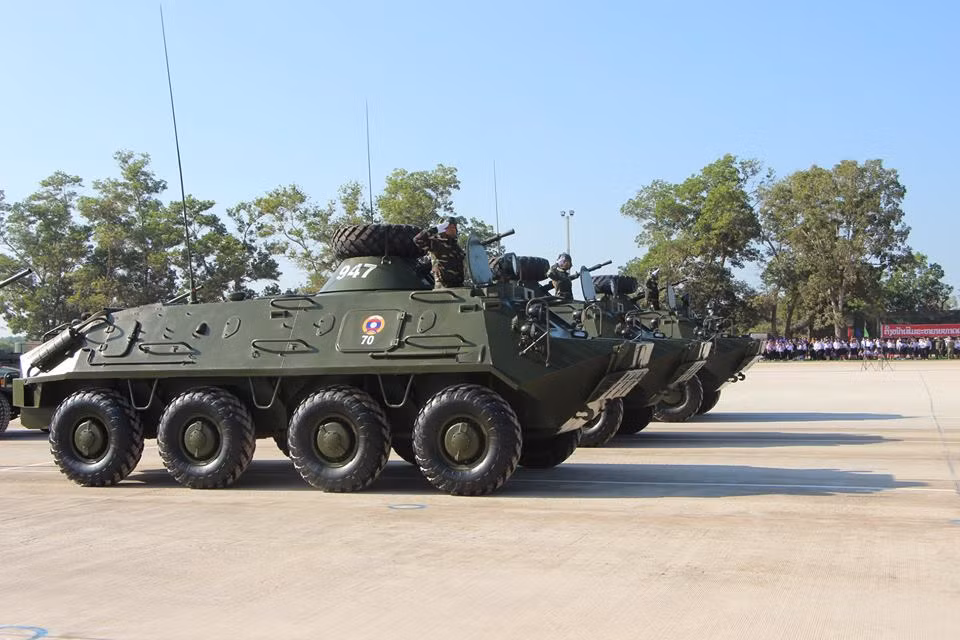 Xe bọc thép chở quân BTR-60BP của Lục quân Lào, do Liên Xô chế tạo có khả năng chở theo tối đa 9 binh sĩ cùng kíp chiến đấu 2 người. Nguồn ảnh: Lao National Radio.
