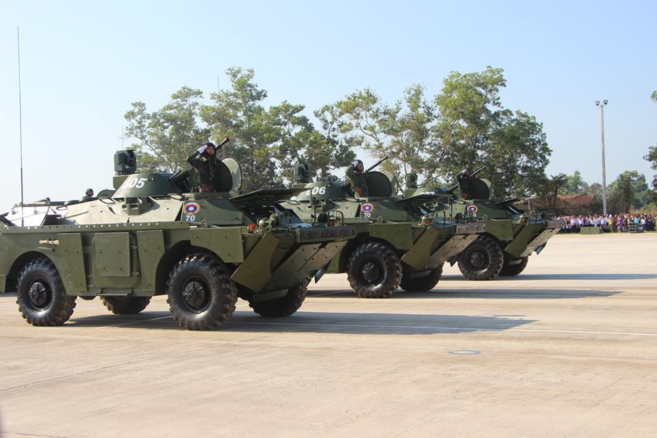 Xe trinh sát bọc thép BRDM-2 của Lục quân Lào, với gói nâng cấp giáp bảo vệ và hệ thống trinh sát quang điện tử mới tham gia duyệt binh tại Phonhong. Nguồn ảnh: Lao National Radio.