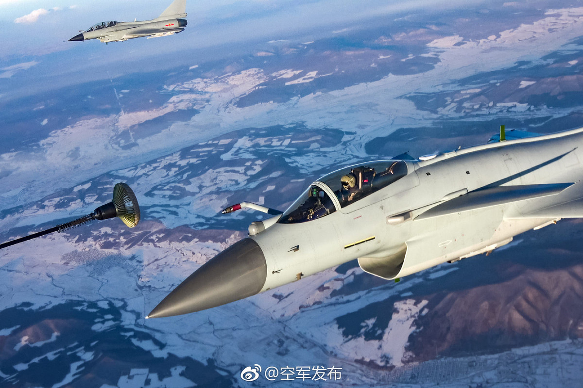 Nếu cả hai nước trên đồng ý mua J-10C, điều đó có nghĩa Tập đoàn Thành Đô sẽ có được hợp đồng xuất khẩu ít nhất 24 chiếc J-10 mới (2 phi đội) cho cả hai hợp đồng. Ở thời điểm hiện tại phía Thành Đô lẫn chính phủ Bangladesh và Lào vẫn chưa lên tiếng xác thực về thông tin này. Nguồn ảnh: Sina.