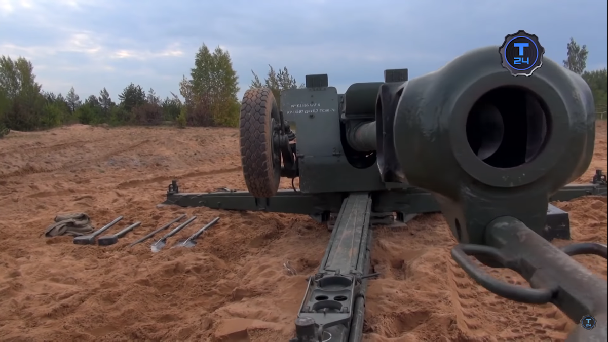 Liên Xô phát triển D-30 (định danh là 2A18) từ cuối những năm 1950, được đưa vào biên chế chính thức 1963, và nó cũng đóng vai trò thay thế cho pháo M-30 có trong trang bị của Quân đội Liên Xô khi đó. Nguồn ảnh: T24.