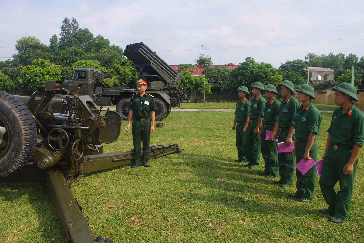 Tuy vậy, số lượng pháo D-30 trong biên chế Pháo binh Việt Nam hiện vẫn còn khá hạn chế và chỉ mới được trang bị ở các lữ đoàn pháo binh chủ lực. Trong ảnh là lựu pháo D-30 trong biên chế Lữ đoàn pháo binh 168. Nguồn ảnh: Quân khu 2.