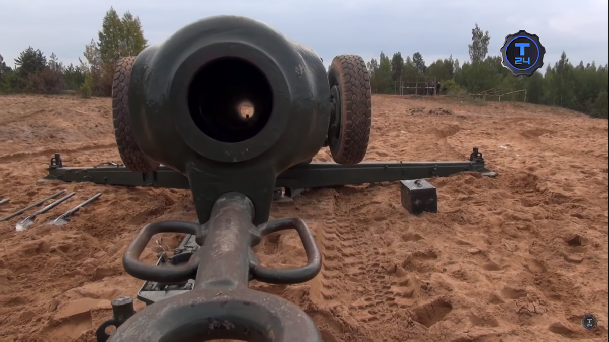 Được biết hiện D-30 là một trong những mẫu lựu pháo được cơ giới hóa nhiều nhất trên thế giới, hầu hết trong số đó đều là đặt pháo trên các khung gầm xe bánh lốp đặc chủng để tăng tính cơ động của pháo. Nguồn ảnh: T24.