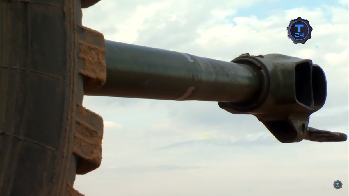 Hiện nay trong khu vực Đông Nam Á chỉ mới có Quân đội Lào tiến hành cơ giới hóa thành công D-30, trong khi đó ở Việt Nam chúng ta lại chọn cơ giới hóa một mẫu pháo kéo khác là M101 cỡ nòng 105mm của Mỹ chế tạo. Nguồn ảnh: T24.