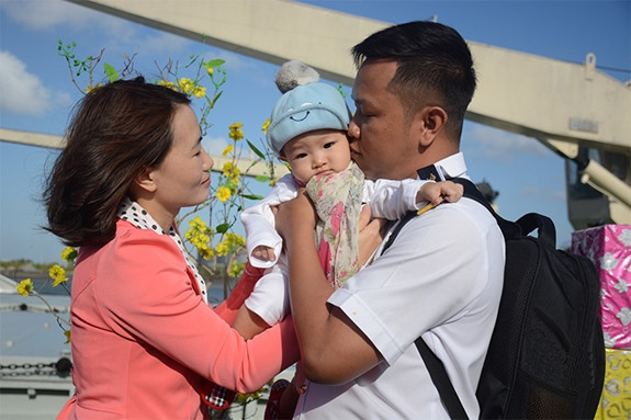 Vung 2 Hai quan tham, chuc Tet can bo, chien si tren cac nha gian DK1-Hinh-3