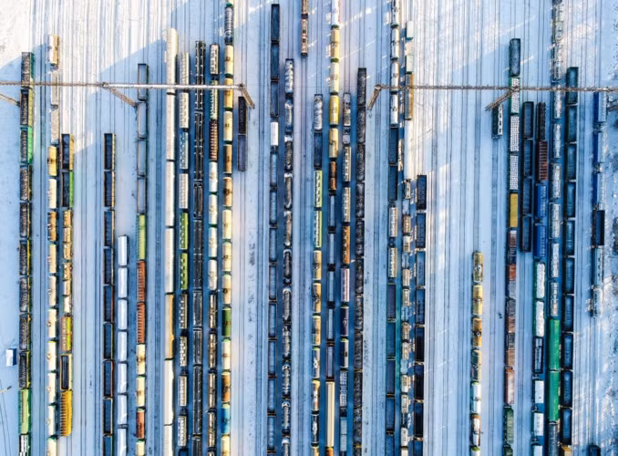 Tuyết phủ kín các đường ray tại nhà ga ở Bekasovo.