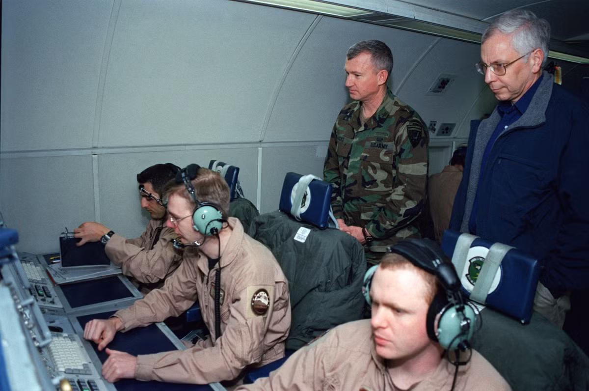 Nhưng luật pháp Mỹ có những ngoại lệ lớn, đáng chú ý cho các hoạt động quân sự và tình báo, an ninh quốc gia và các trường hợp khẩn cấp liên quan đến sự an toàn của tính mạng con người hoặc bảo vệ tài sản. 'Ông Trump và Bộ Quốc phòng có thẩm quyền rộng rãi để tiếp tục điều hành mọi hoạt động quân sự họ thấy cần thiết.