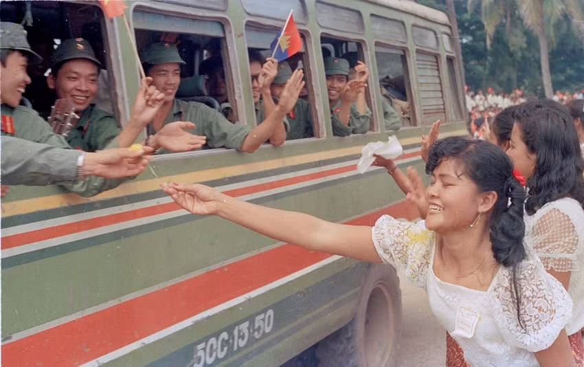 Quân tình nguyện Việt Nam về nước, ngày 22/9/1989. (Ảnh: Quang Triệu/TTXVN)