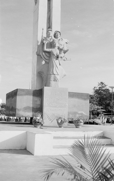 Đài tưởng niệm chiến sỹ quốc tế Việt Nam ở Campuchia (năm 1983). (Nguồn: TTXVN)