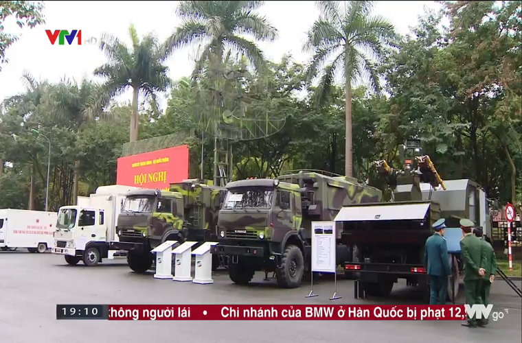 Viet Nam trien lam vu khi hien dai san xuat trong nuoc