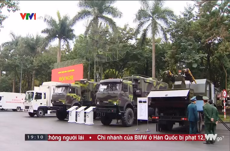 Viet Nam trien lam vu khi hien dai san xuat trong nuoc