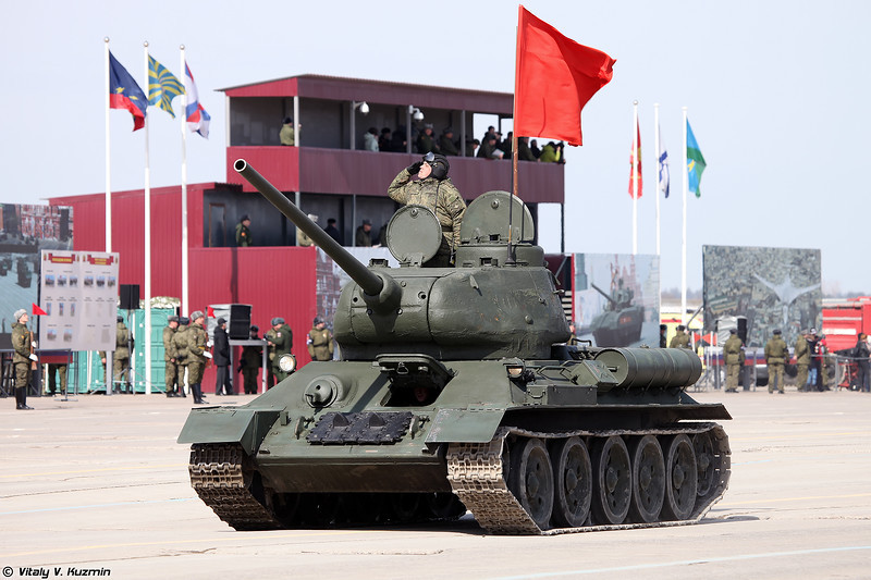 Với con số này thì thông tin Lào đổi T-34 lấy T-72B “đại bàng trắng” của Nga là điều khó có thể xảy ra, bởi giá trị của mỗi chiếc “đại bàng trắng” có thể lên đến gần 3 triệu USD. Theo đó bán hết cả 30 xe tăng T-34 của Lào cũng chỉ có thể mua được 1 chiếc T-72B sau nâng cấp. Nguồn ảnh: Vitaly Kuzmin.