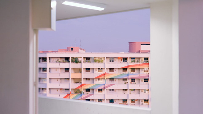 Đối với nhiếp ảnh gia Nguan, quê nhà Singapore là đất nước hiện đại, tiện nghi nhưng khô khan. Chính vì vậy, bằng sự kết hợp giữa gam màu pastel nhẹ nhàng và tươi vui, Nguan đã hướng ống kính sang các con phố cũ của thành phố để phác họa đất nước Singapore như một xứ sở thần tiên thơ mộng.