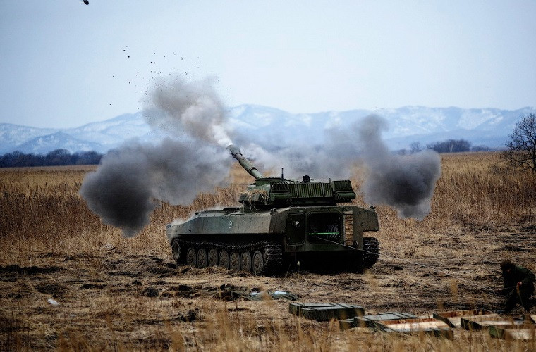 Khung thân MT-LB lắp động cơ diesel YaMZ-238V 240 mã lực cho phép đạt tốc độ tối đa 60km/h. 2S1 có thể lội nước với tốc độ 4,5km/h nhưng nếu thực hiện điều này thì lượng đạn phải giảm xuống còn 30 viên. Nguồn ảnh: RT.