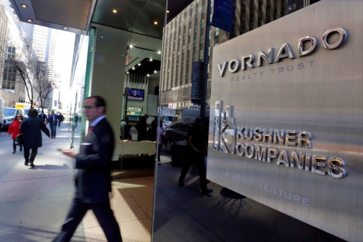 Bên cạnh công việc trong Nhà Trắng, cả hai vợ chồng Ivanka Trump đều có một số công việc bên ngoài khác. Khối tài sản của Kushner chủ yếu đến từ vị trí cấp cao của ông trong doanh nghiệp bất động sản gia đình - Kushner Companies. Doanh nghiệp này đã xoay xở để kiếm được hơn 7 tỷ USD nhờ các hợp đồng trong 10 năm qua.