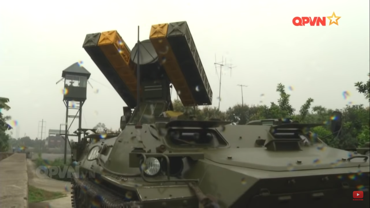 Từ các tính năng kỹ chiến thuật của Strela-10 và ZSU-23-4, bộ đôi vũ khí phòng không này kết hợp với các tổ hợp tên lửa phòng không tầm trung khác của Quân đội ta như S-75 và S-125 tạo nên hệ thống phòng không đa tầng vừa bảo vệ quân át chủ bài S-300, vừa có thể tác chiến độc lập trong nhiều tình huống khác nhau. Nguồn ảnh: QPVN.