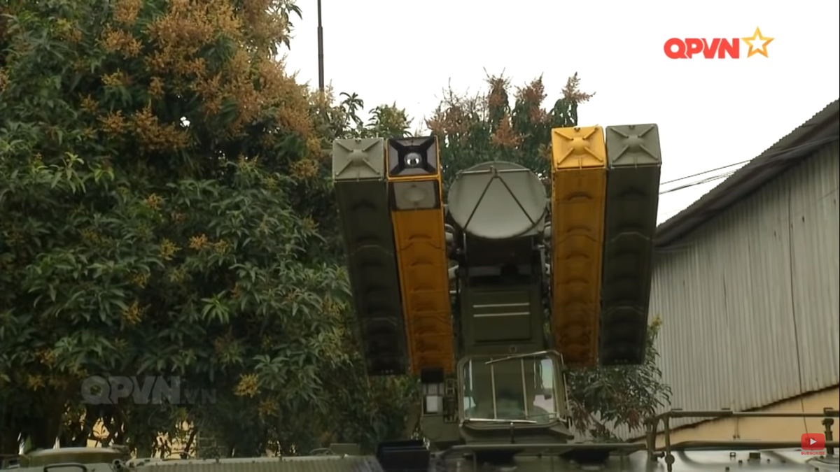 Các tên lửa 9M37 được điều khiển tới mục tiêu bằng chế độ tự dẫn trong 2 kênh: Hồng ngoại và Quang học, cho phép bắn được các mục tiêu "tàng hình" về nhiệt cũng như "tàng hình" về sóng vô tuyến. Nguồn ảnh: QPVN.