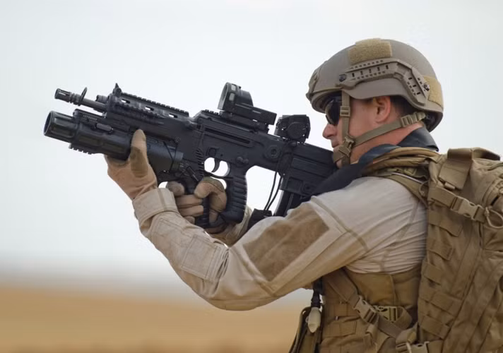 Theo hãng IMI (đơn vị sản xuất Tavor) súng chỉ 3,27 kg, chiều dài tổng cộng 720 mm, chiều dài nòng súng 460 mm. Ảnh: Military-Today.