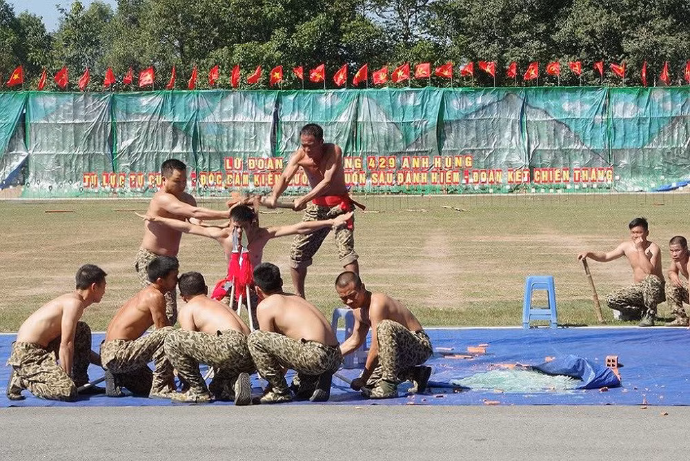 Dac cong bo trinh dien khau loi cong, song nhan da ngan thuong