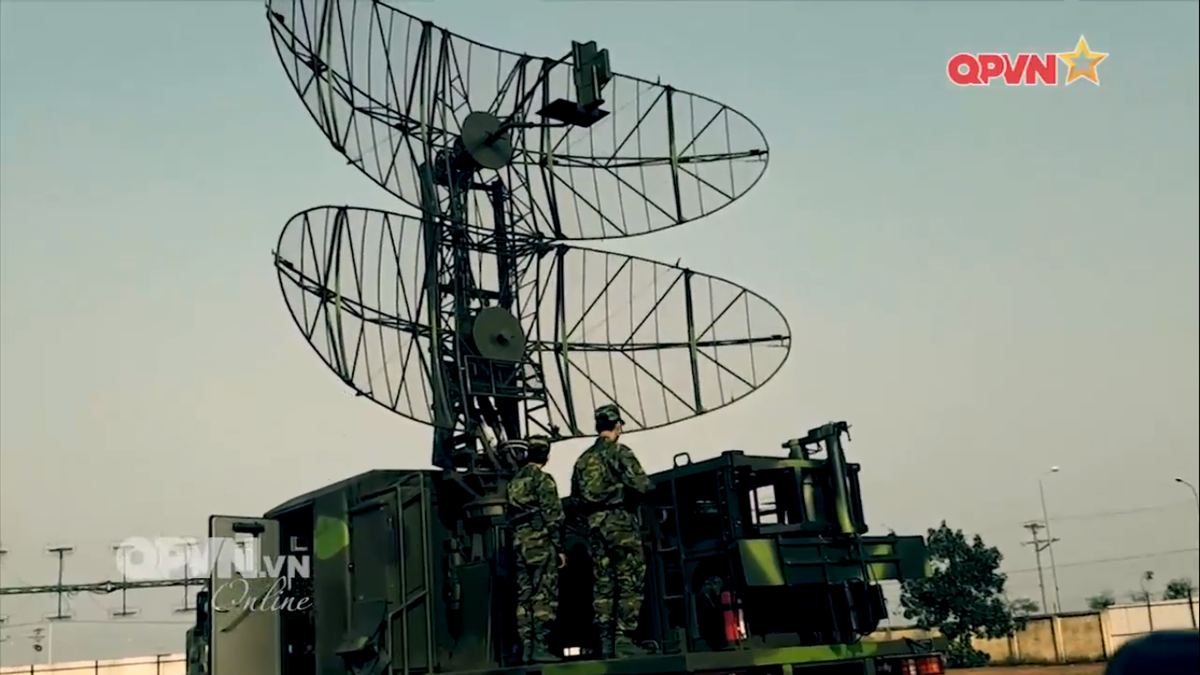 Bên cạnh đó khả năng làm chủ thiết kế chế tạo các đài radar này cho phép dễ dàng nâng cấp, tùy biến phần mềm, phần cứng cho phù hợp với những yêu cầu kỹ chiến thuật phát sinh sau này, cũng như dễ dàng đảm bảo kỹ thuật cho khí tài mà không phụ thuộc vào đối tác nước ngoài. Nguồn ảnh: QPVN.
