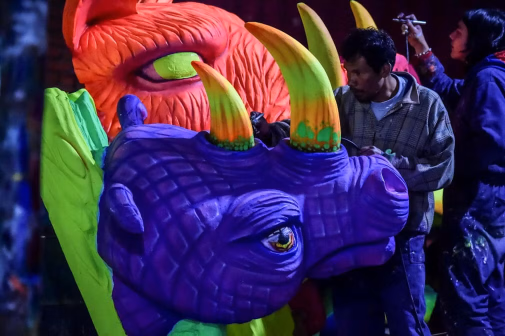 Các hoạt động tiền lễ hội đã được tổ chức từ tháng 12 năm ngoái, với một số cuộc diễu hành nhỏ, trò té nước trên đường phố và nhiều chương trình âm nhạc truyền thống do các ban nhạc địa phương biểu diễn.