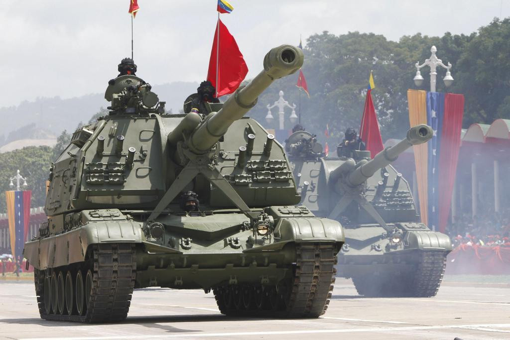 Một trong những vũ khí thu hút được sự chú ý của truyền thông quốc tế mà Quân đội Venezuela mới triển khai tới biên giới là tổ hợp pháo tự hành 2S19 Msta-S 152mm, một trong những tổ hợp pháo hiện đại nhất thế giới hiện tại do Nga chế tạo. Nguồn ảnh: Taringa.
