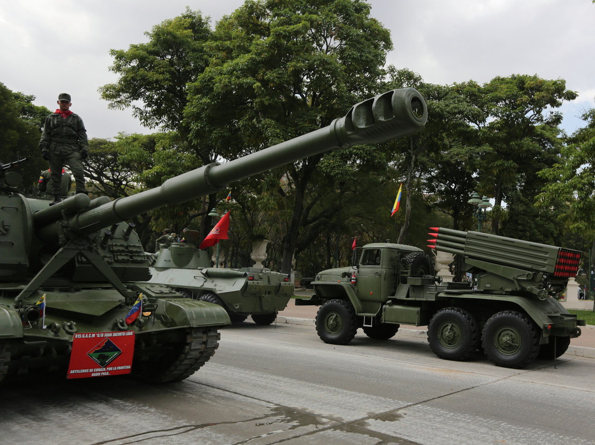 Ở thời điểm hiện tại 2S19 Msta-S được xem là mẫu pháo tự hành mạnh nhất của Quân đội Venezuela chỉ xếp sau các tổ hợp pháo phản lực phóng loạt BM-30 Smerch, số lượng Msta-S của Venezuela cũng khá đông đảo với hơn 50 đơn vị. Nguồn ảnh: AP.